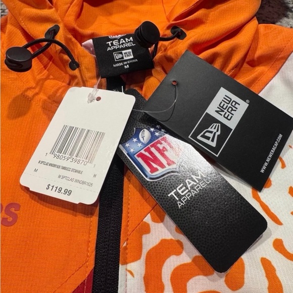 Tampa Bay Buccaneers New Era Windbreaker Size Medium, Creamsicle Orange Black - Picture 2 of 5